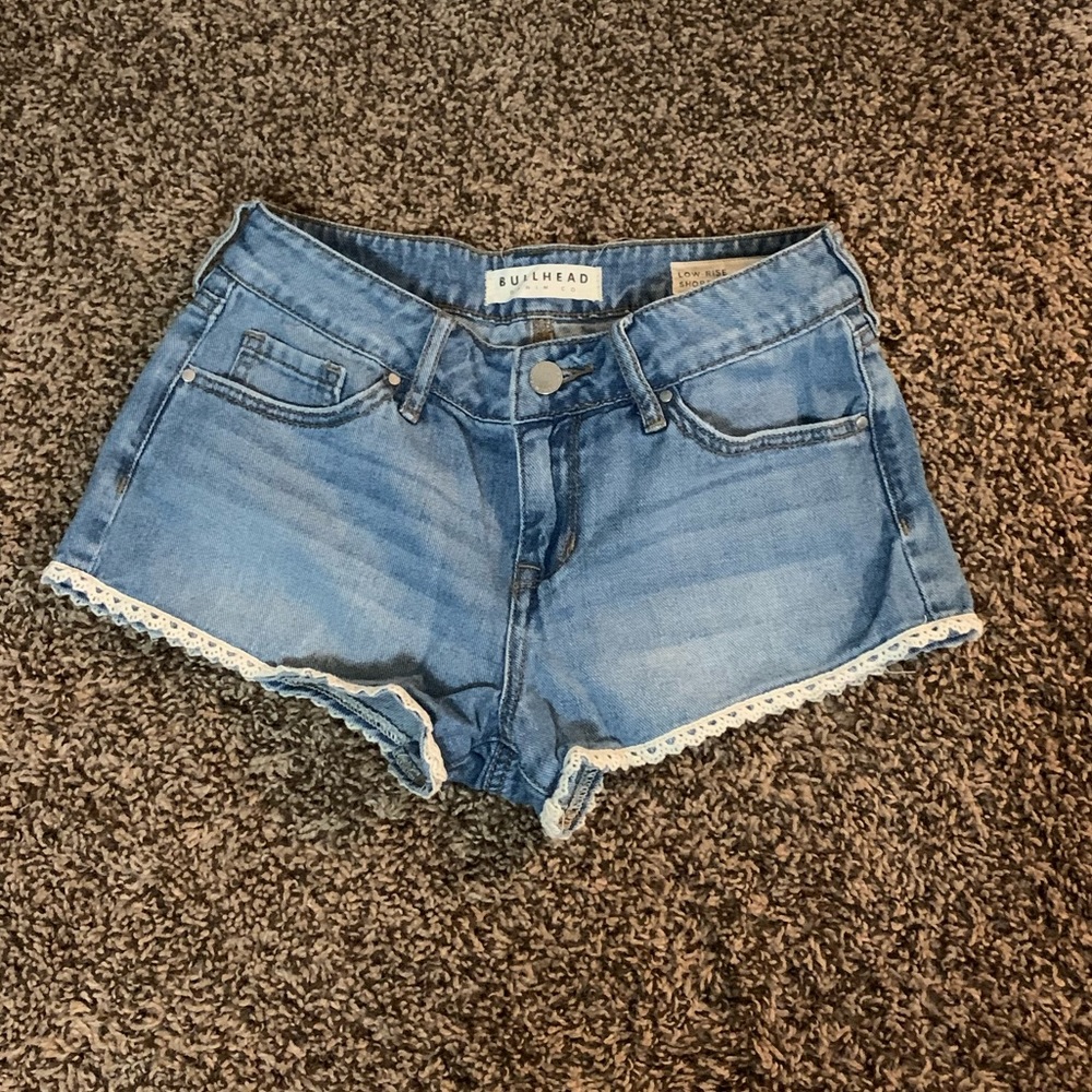 Bullhead shorts with lace trim